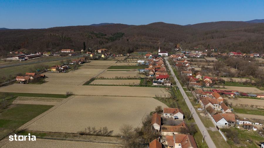 Teren de 2970 mp, în Mașloc