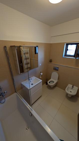 Apartament cu 3 camere în Zorilor