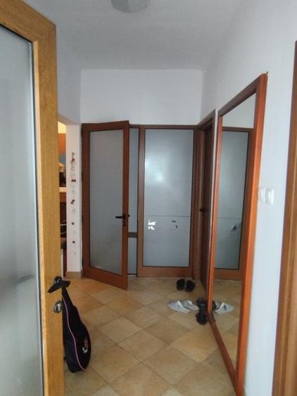 Casă individuală cu 5 camere cu Canalizare în Central
