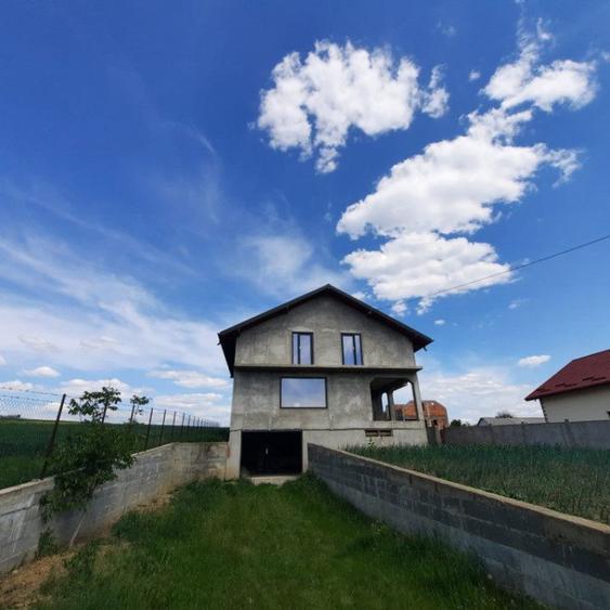 Casă cu 5 camere cu Teren 825 Mp în Muntenii de Sus