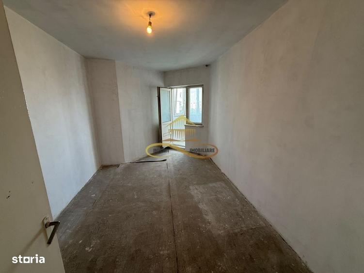Apartament cu 3 camere decomandat în Narcisa