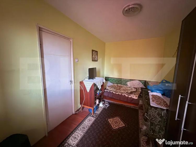 Apartament cu 3 camere semidecomandat în Central