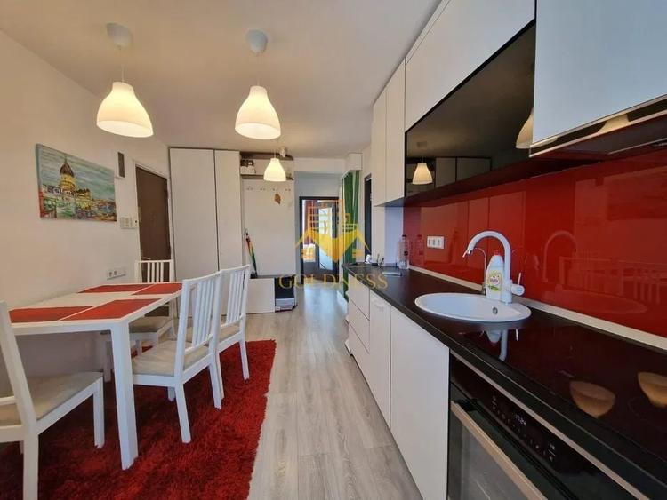 Apartament cu 3 camere semidecomandat, mobilat în Zorilor