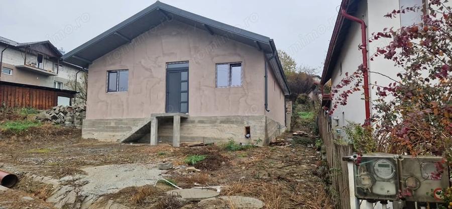 Casă cu 3 camere cu Teren 1128 Mp în Vlădesti