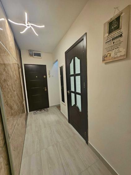 Apartament cu 3 camere semidecomandat în Drumul Taberei