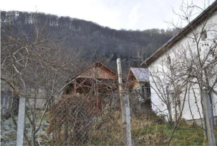 Casă individuală cu 6 camere cu Teren 4843 Mp în Robești