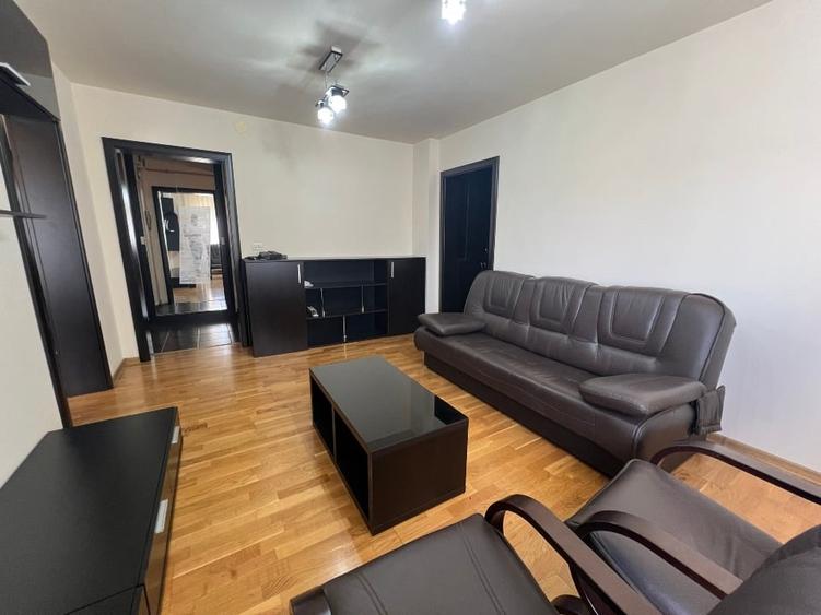 Apartament cu 3 camere semidecomandat, mobilat în Circumvalațiunii