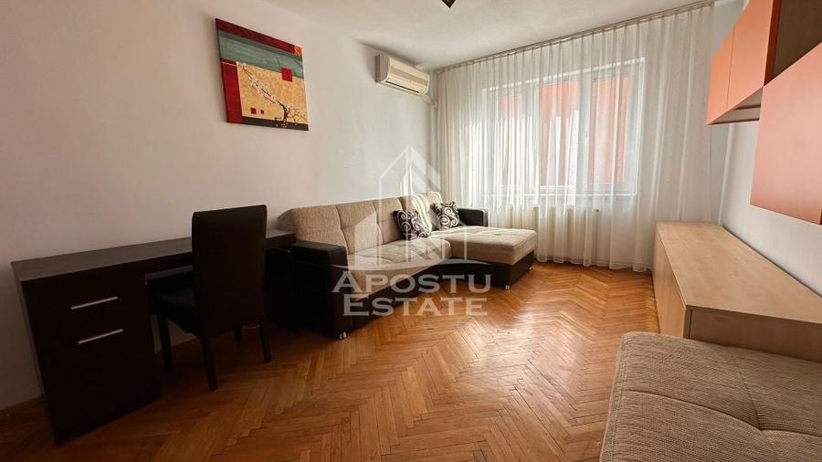 Apartament cu 3 camere semidecomandat, mobilat în Complex Studențesc