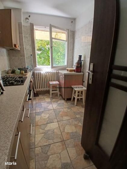 Apartament cu 3 camere semidecomandat în Central