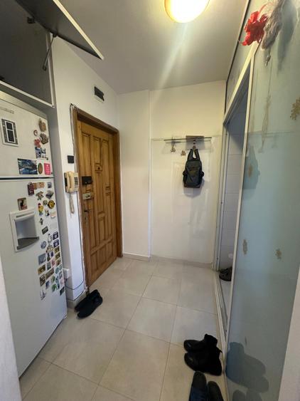 Apartament cu 3 camere semidecomandat în Iancului