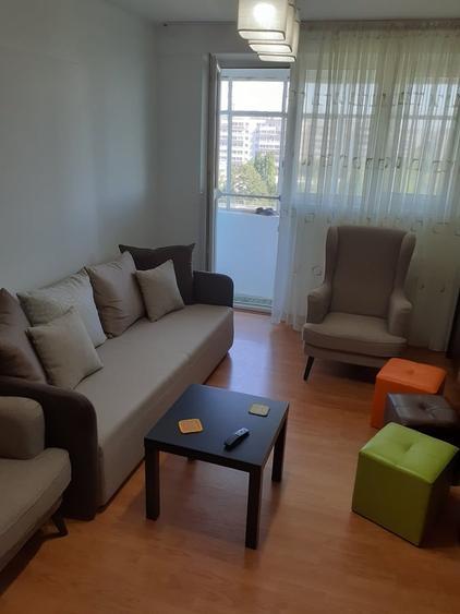 Apartament cu 3 camere decomandat în Valea Oltului