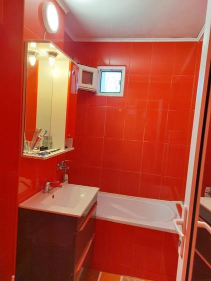 Apartament cu 3 camere semidecomandat în Viziru 1