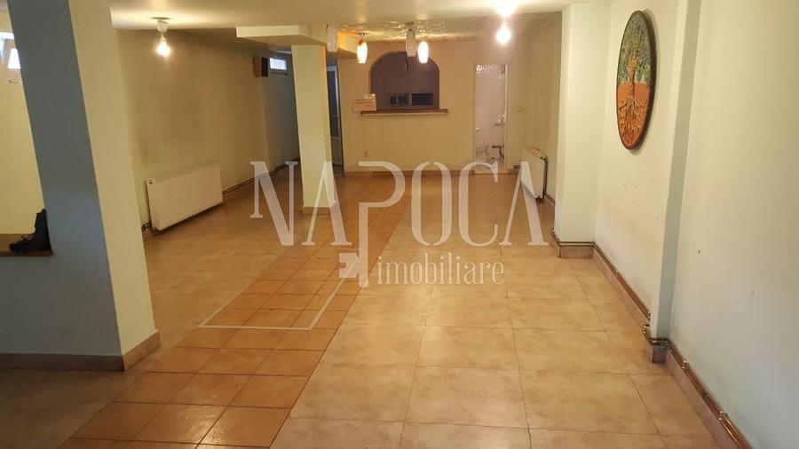 Casă individuală cu 5 camere cu Canalizare în Central