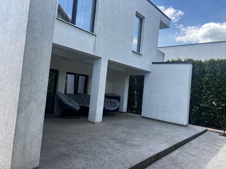 Casă cu 4 camere în Ștefănești