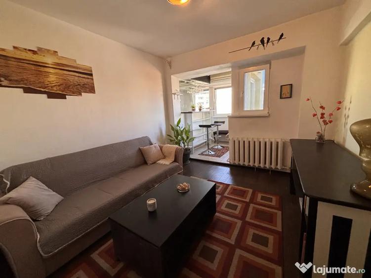 Apartament cu 3 camere semidecomandat, mobilat în Iancului
