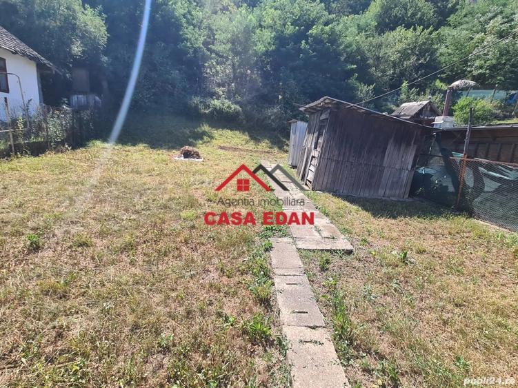 Casă cu 2 camere cu Teren 250 Mp în Poiana