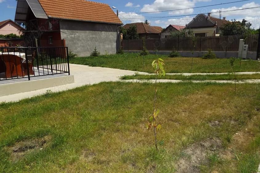 Casă cu 5 camere cu Teren 500 Mp în Episcopia Bihorului