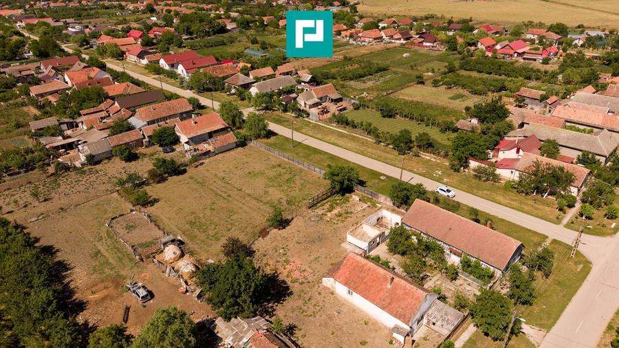 Teren Construcții intravilan de 1492 mp, în Nădab