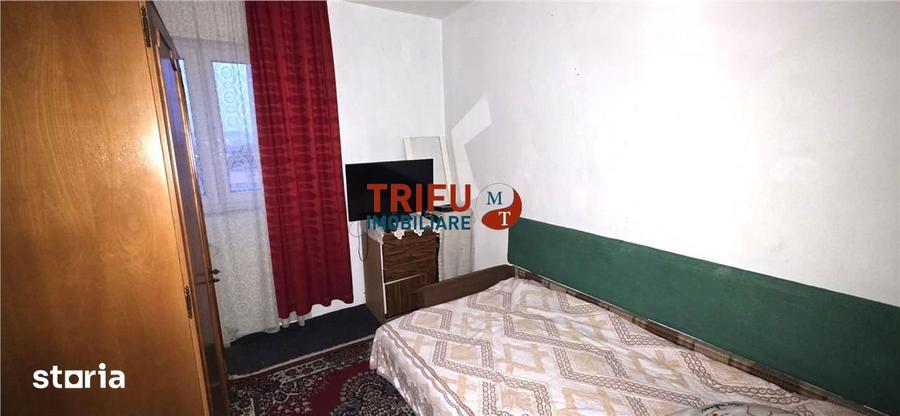Apartament cu 4 camere semidecomandat în Cetate