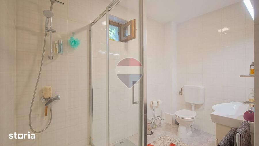 Apartament cu 4 camere decomandat în Clăbucet