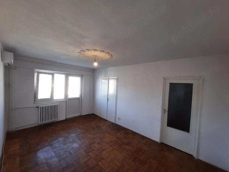 Apartament cu 3 camere semidecomandat în Exterior Vest