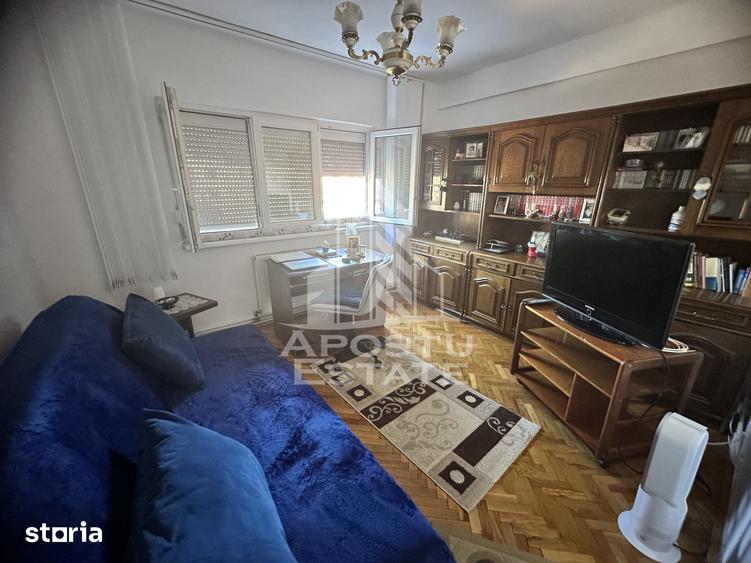 Apartament cu 3 camere în Girocului