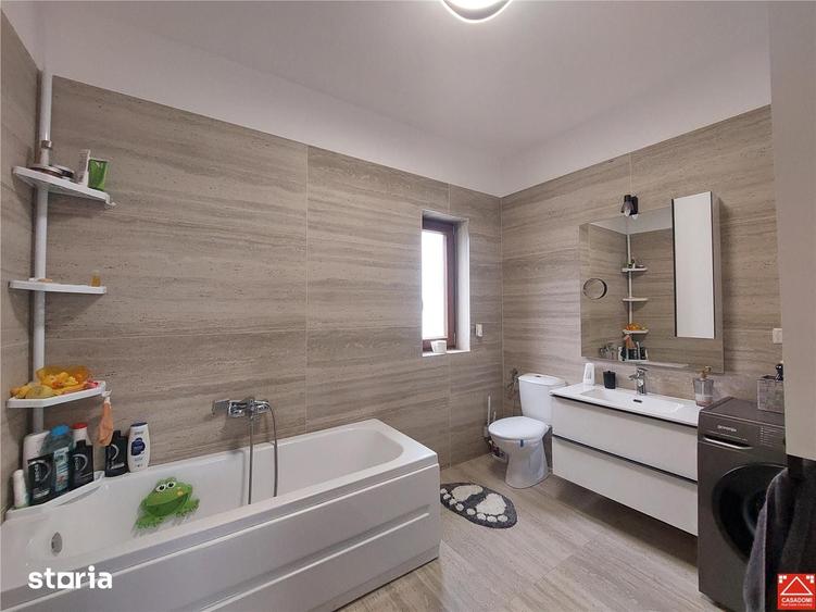 Casă cu 5 camere cu Teren 304 Mp în Vladimirescu