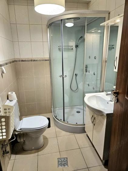 Apartament cu 3 camere, mobilat în Ferme