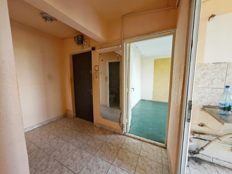 Apartament cu 3 camere decomandat în Faleza Nord