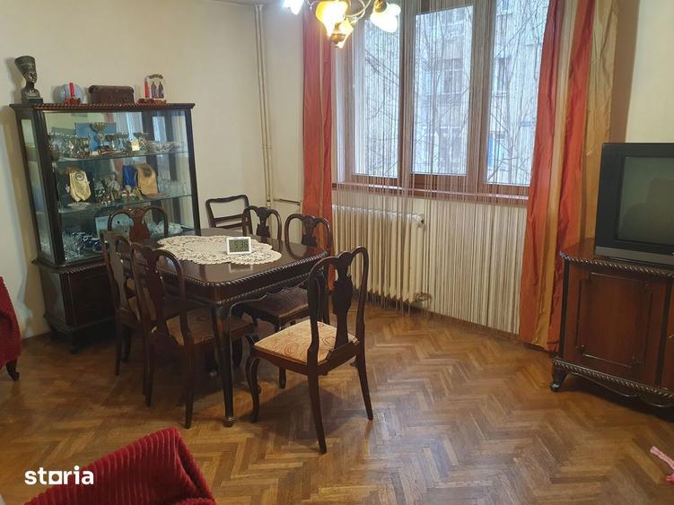 Apartament cu 4 camere decomandat în Drumul Taberei