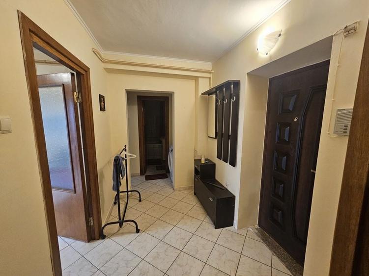 Inchiriez apartament buzaului etaj 1 - 5