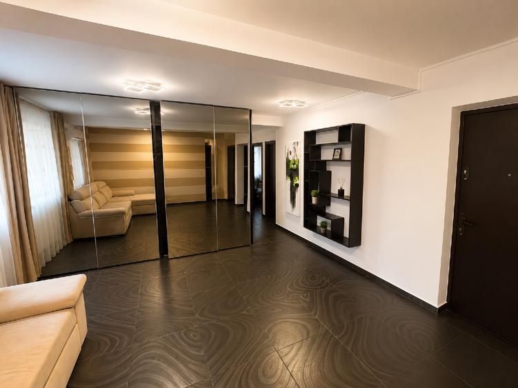 Apartament cu 3 camere decomandat, mobilat în Berceni