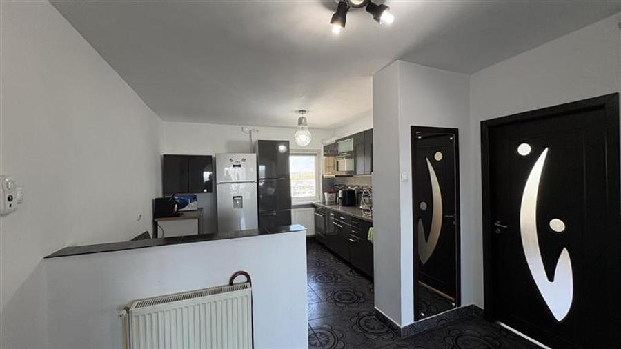 Apartament cu 4 camere semidecomandat, mobilat în Mărăști