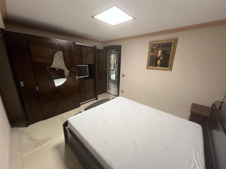 Apartament cu 3 camere decomandat, mobilat în Brăilei