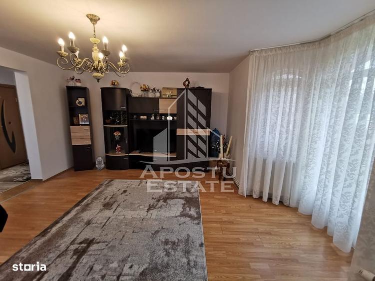 Casă cu 4 camere în Sânmihaiu Român