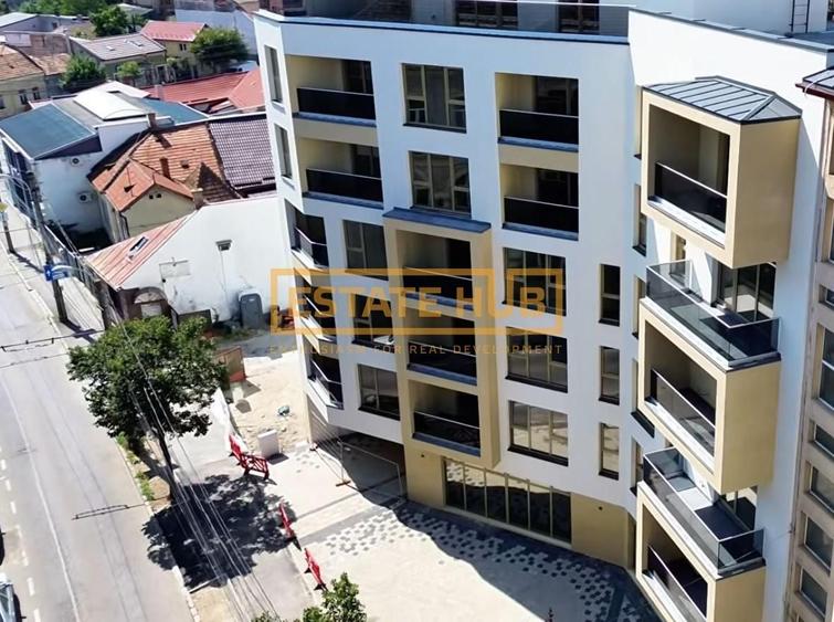 Apartament cu 4 camere semidecomandat în Central