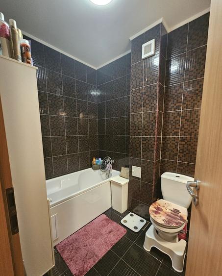 Apartament cu 3 camere decomandat, mobilat în Ghencea