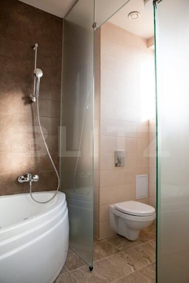 Casă individuală cu 6 camere cu Canalizare în Sud