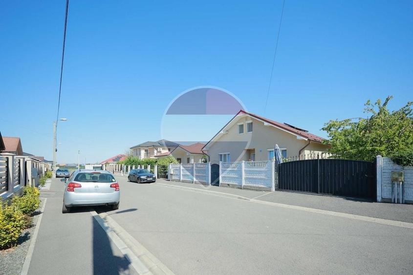 Casă individuală cu 4 camere cu Teren 418 Mp în Central