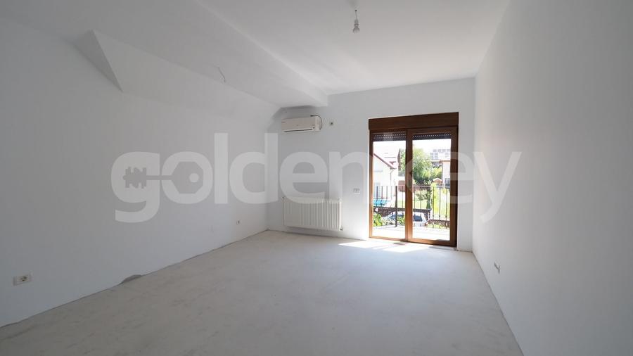 Duplex cu 6 camere cu Canalizare în Iancu Nicolae