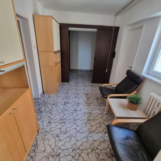 Apartament cu 2 camere semidecomandat în P-ța Victoriei