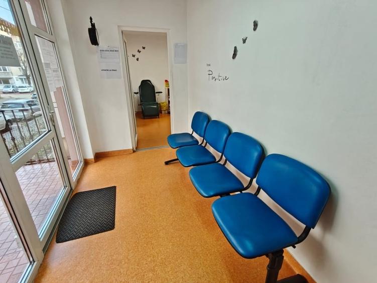 Birou, de 78 mp, în Central