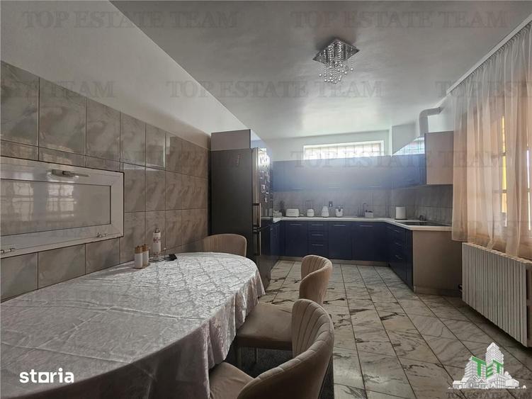 Casă cu 7 camere cu Teren 365 Mp în Km 4