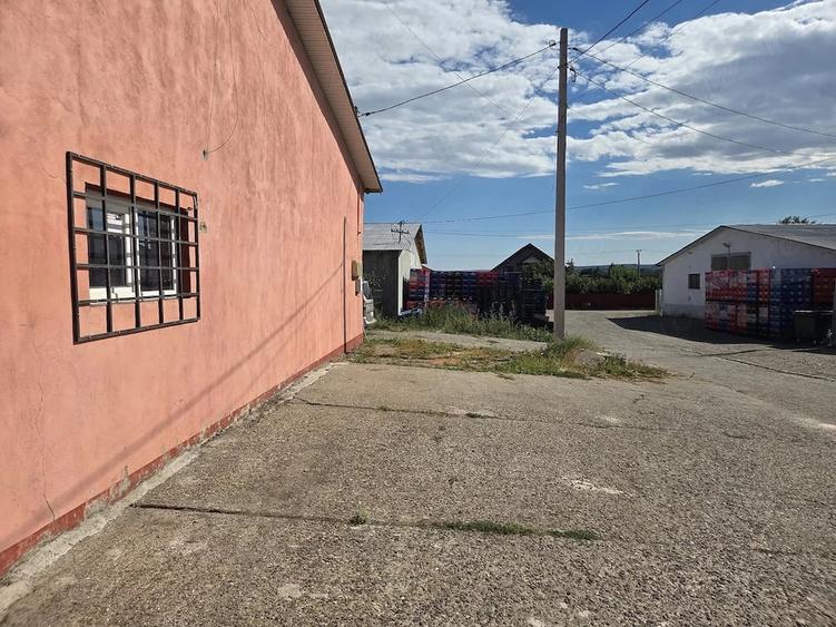 Spațiu comercial, de 800 mp, în Central