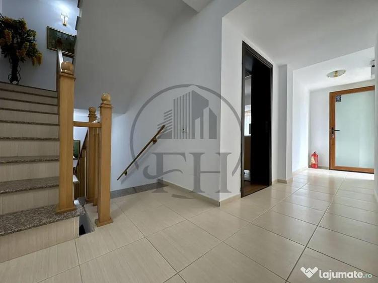 Casă cu 13 camere cu Teren 300 Mp în Sud