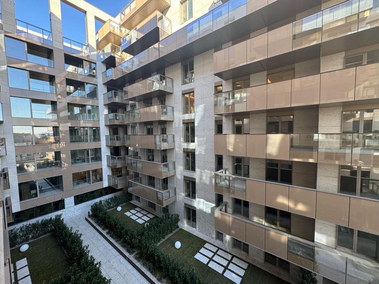 Apartament cu 3 camere semidecomandat în Iancu Nicolae