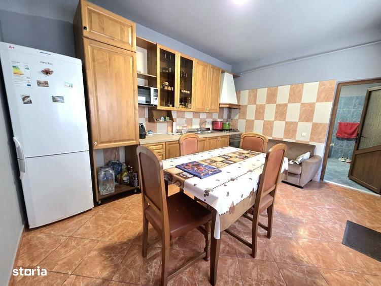 Casă cu 4 camere în Brăilița