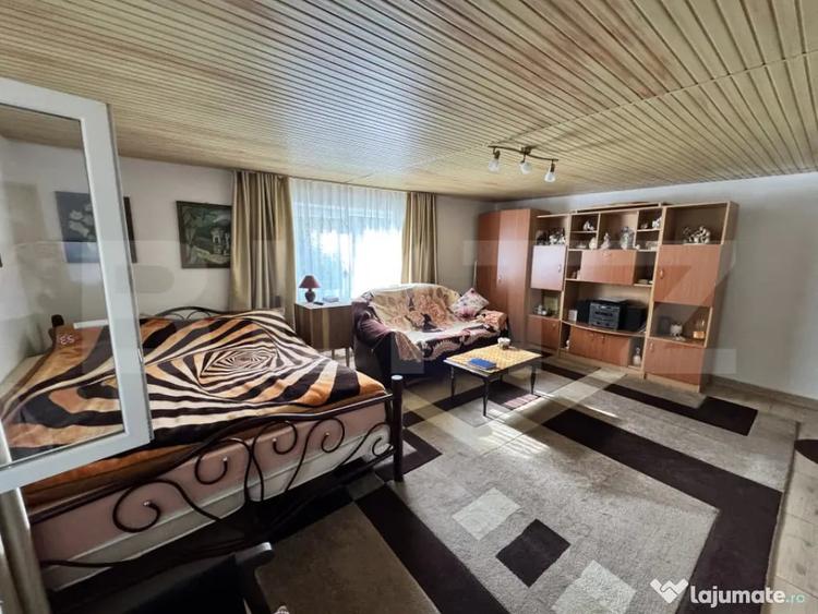 Casă cu 2 camere cu Teren 7300 Mp în Central