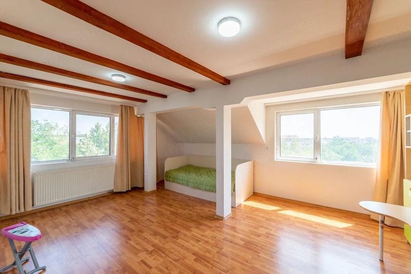 Apartament cu 6 camere decomandat în Găvana