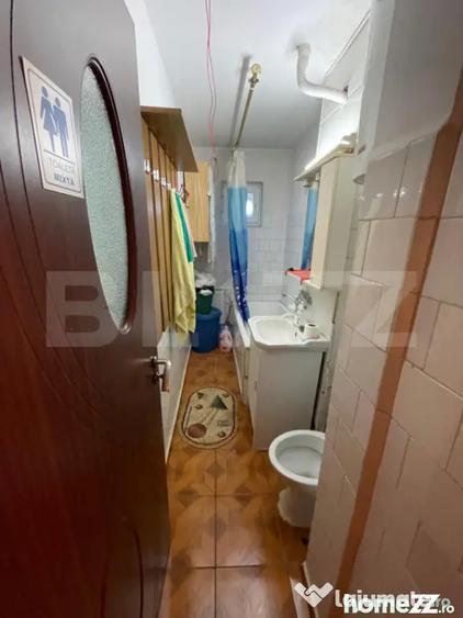 Apartament cu 3 camere semidecomandat în Central